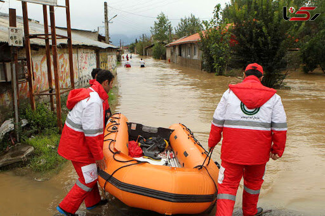 نجات جان 3 فرد گرفتار سیلاب در فنوج 