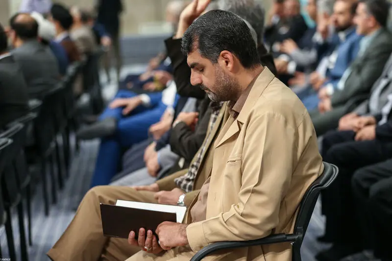دیدار نمایندگان مجلس شورای اسلامی  با رهبر انقلاب حضرت آیت الله خامنه ای -چهارشنبه ۲۱ خرداد ۱۴۰۴
