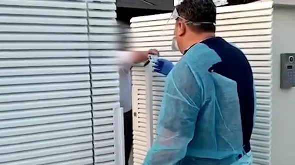 اقدام احمقانه یک مرد در مقابل ویروس کرونا  + فیلم