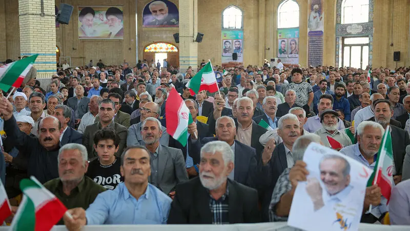  رئیس‌جمهور مسعود پزشکیان در دومین روز از سفر استانی دولت وفاق ملی به استان ایلام، در دیدار عمومی با مردم شریف این استان