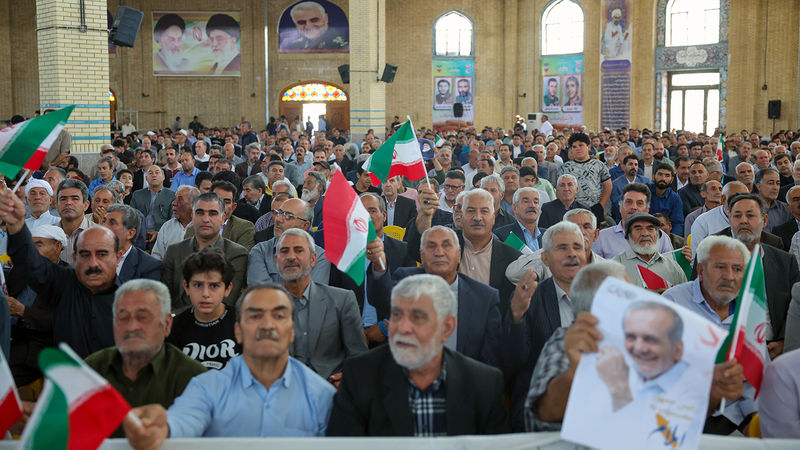  رئیس‌جمهور مسعود پزشکیان در دومین روز از سفر استانی دولت وفاق ملی به استان ایلام، در دیدار عمومی با مردم شریف این استان