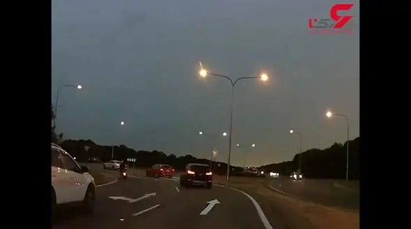 صحنه هایی ترسناک از برخورد رعد و برق با زمین و اشیا+فیلم