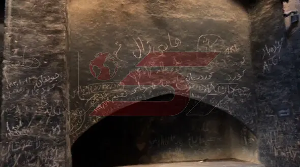 حمله وندالیسم به دیوارهای خانه تاریخی عباسیان کاشان / بی‌توجهی مسئولان به تخریب یک میراث ملی + فیلم