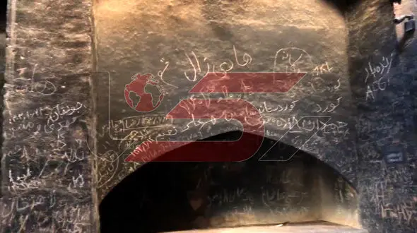 حمله وندالیسم به دیوارهای خانه تاریخی عباسیان کاشان / بی‌توجهی مسئولان به تخریب یک میراث ملی + فیلم