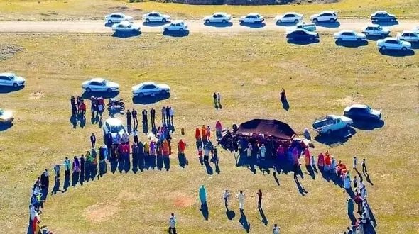 پوشش باطراوت و تماشایی زنان و مردان در ایل بختیاری