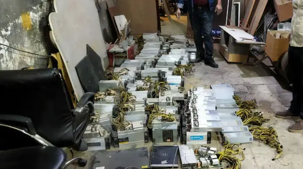 کشف ماینر های 5 میلیاردی در گاراژ یافت آباد + فیلم گفتگو