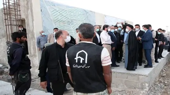 حضور رئیسی در جمع کپرنشینان سیستان و بلوچستان + فیلم و عکس