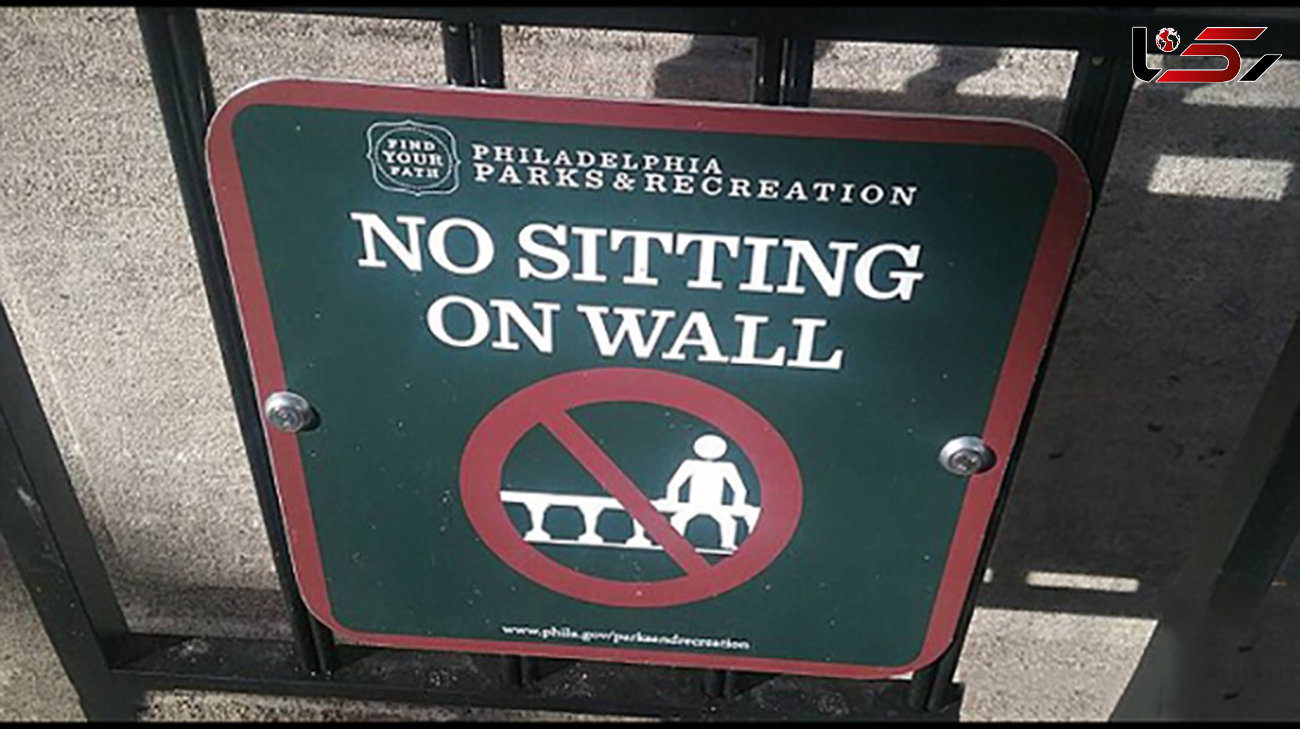 عجیب ترین تابلوی اعمال قانون / نشستن روی دیوار هم ممنوع! +تصاویر 