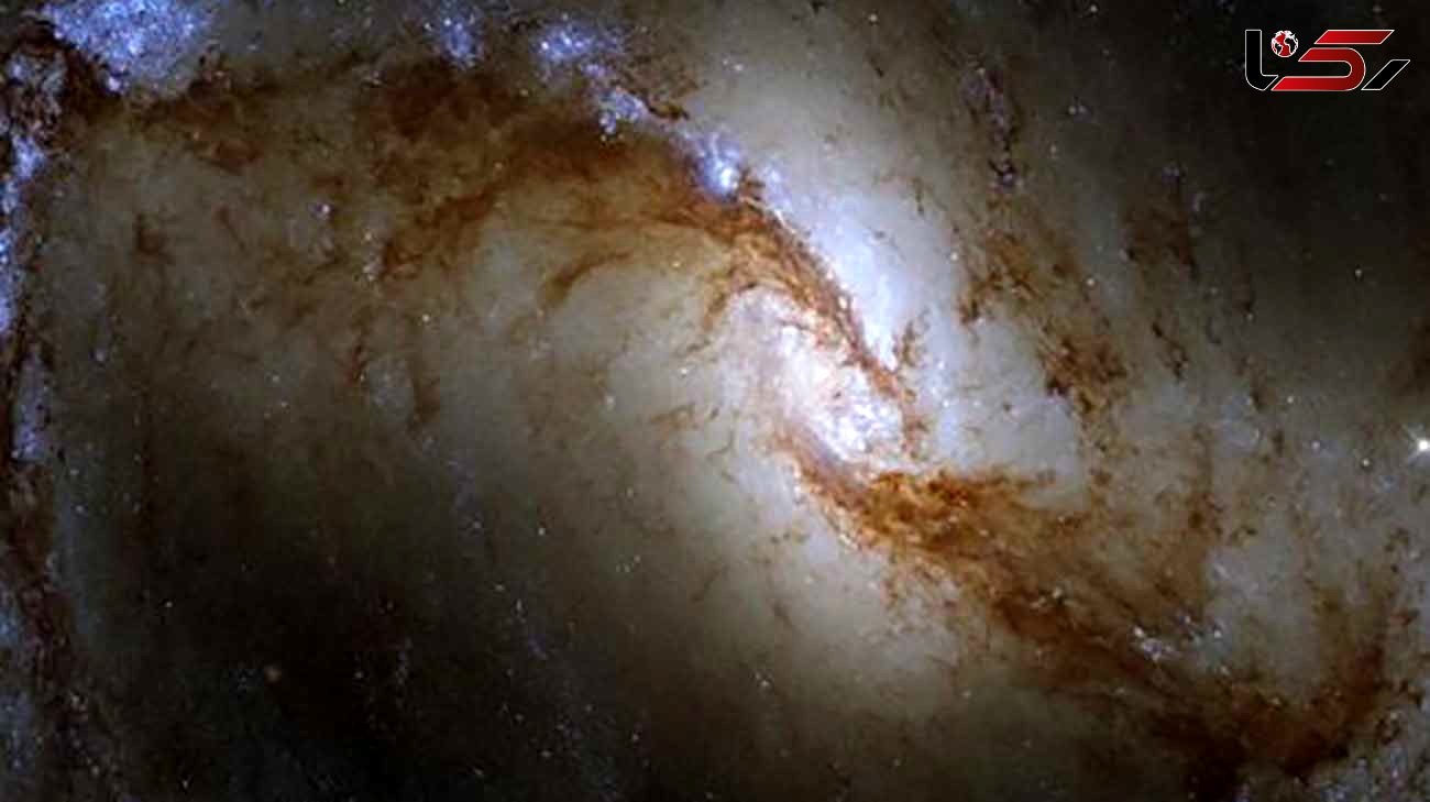 کهکشان مارپیچی میله‌ای را ببینید + عکس