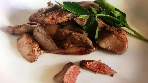 فیلم/ فرانسوی ها 200 سال است که جگر مرغ را به این شکل طبخ می کنند