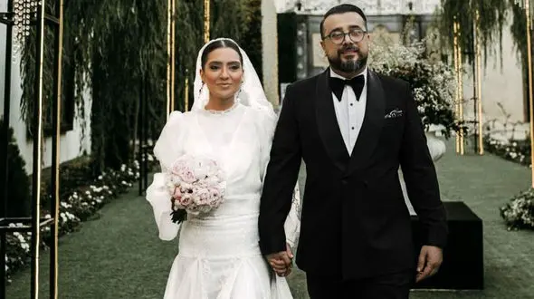 فیلم / مونا کرمی: وقتی عروسی کردم همه گفتند  دو سال دیگه جدا میشید !  / به سپند گفتم قبلا تو رو ... / من عاشق سپندم و اون ...