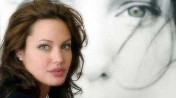 17 راز جالبی که از زندگی آنجلینا جولی بازیگر مشهور هالیوود نمی دانید!