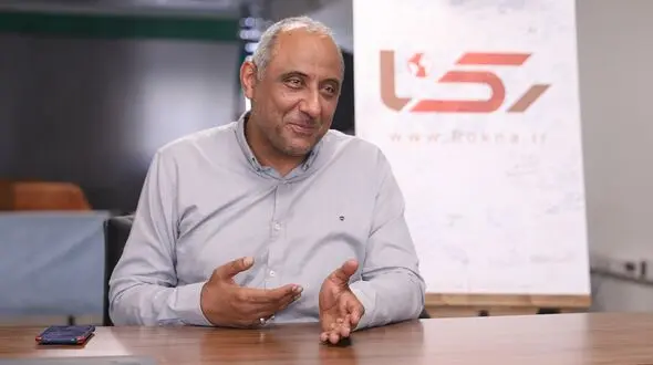 بازگشت مابه‌التفاوت ارز به بیمه‌ها؛ نسخه مهار گرانی دارو / رئیس انجمن داروسازان: کندی پرداخت‌های دولت، زنجیره تأمین دارو را فرسوده کرده است