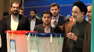 عکس / سید محمد خاتمی رای خود را به صندوق انداخت
