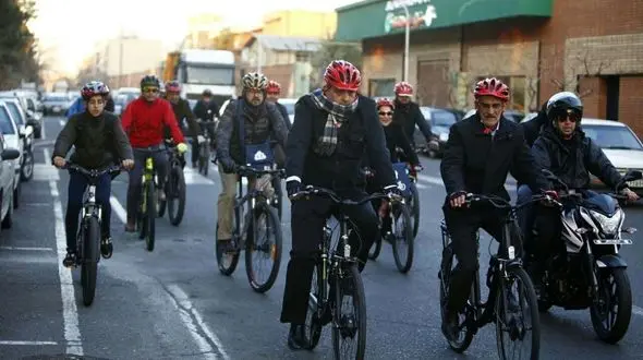 شهردار تهران امروز هم با دوچرخه سر کار رفت +تصاویر