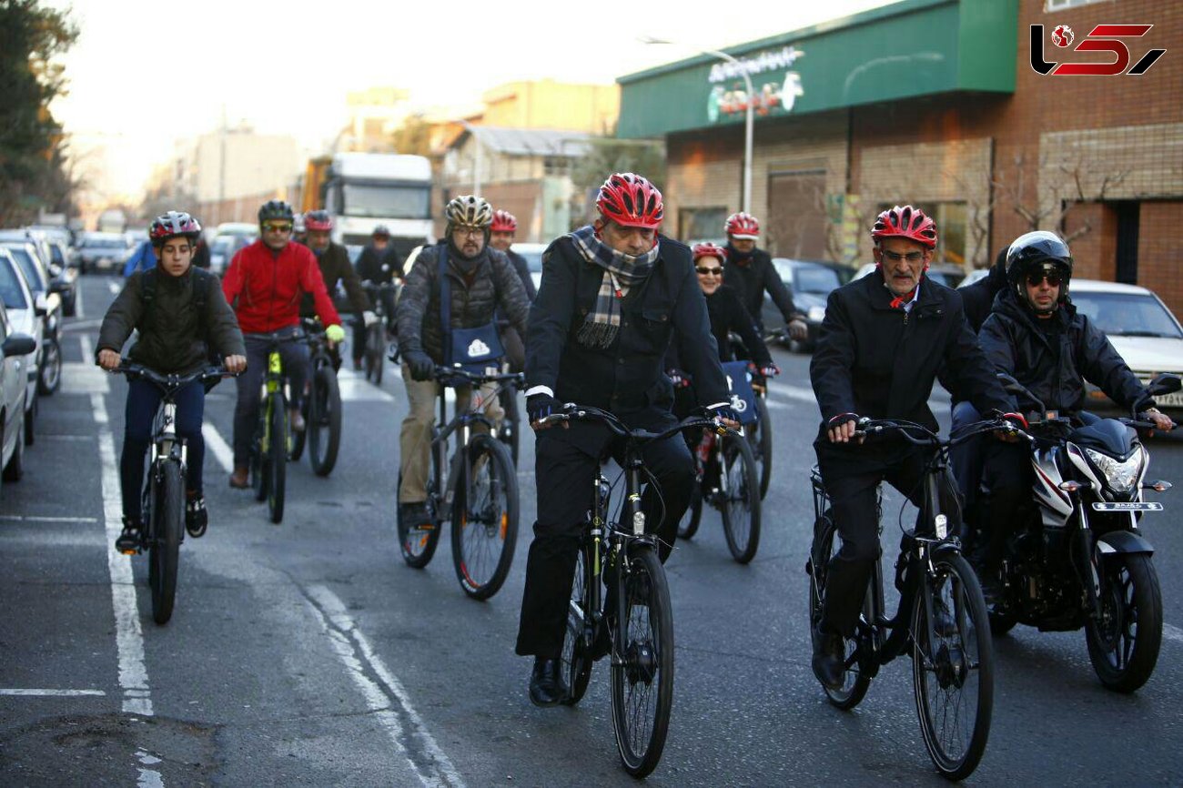 شهردار تهران امروز هم با دوچرخه سر کار رفت +تصاویر