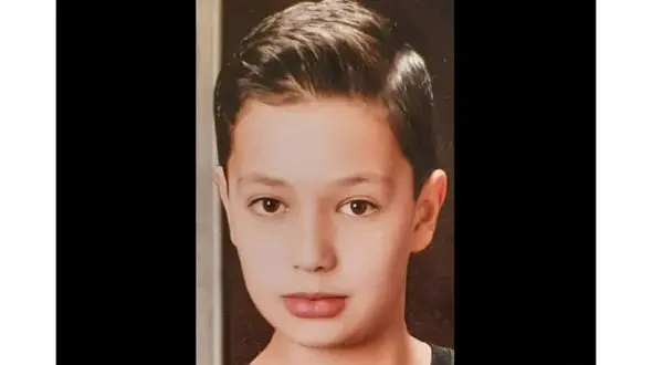 قتل وحشتناک پسر 13 ساله تبریزی در مقابل مدرسه اش / قاتل چاقو را به دیوار کوبیده بود +عکس