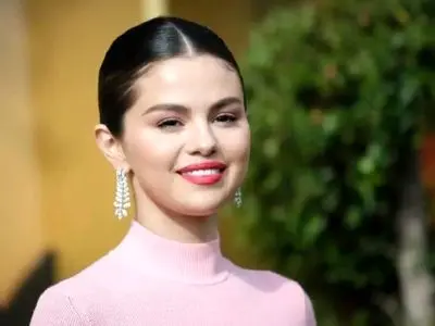 عکس/ یادی کنیم از حضور غافلگیرکننده سلنا گومز خواننده و بازیگر آمریکایی در مصلای امام خمینی که سر و صدا به پا کرد!