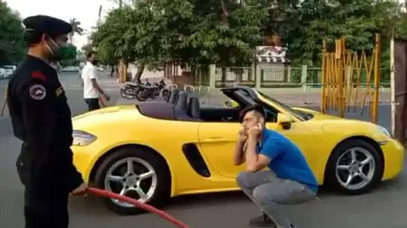 تنبیه نظامی پسر پورشه سوار در هند / او قرنطینه کرونایی را شکسته بود + فیلم