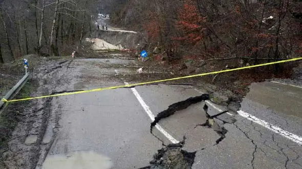 وحشت در خوزستان / فرار از خانه ها بخاطر رانش زمین + عکس و جزییات
