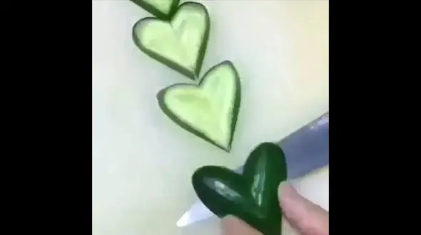 تزئین خیار به شکل قلب / فیلم