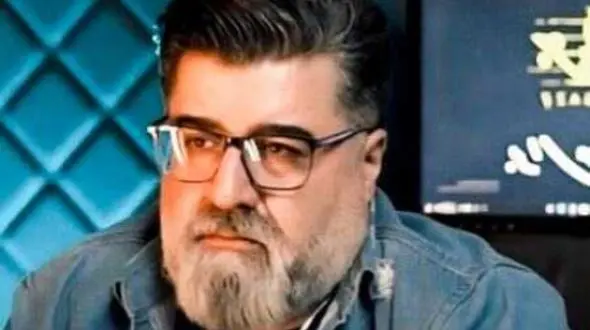 دانلود آهنگ باشکوه مهدی یغمایی به نام عاشق کشی / عشقای دنیا کلش یه جوره کارش تمومه ماهی که عاشق توره