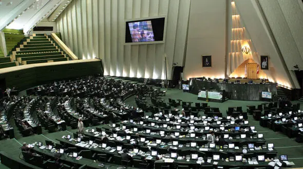 مشمولان دیپلم نمی‌توانند برای ادامه تحصیل از کشور خارج شوند