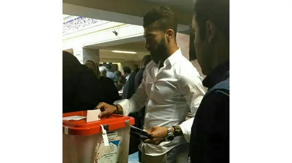 رامین رضاییان هم رای خود را داخل صندوق انداخت+ عکس