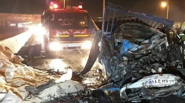 تصاویر وحشتناک از تصادف مرگبار در اتوبان قم / یک نفر در آتش سوخت / صبح امروز رخ داد