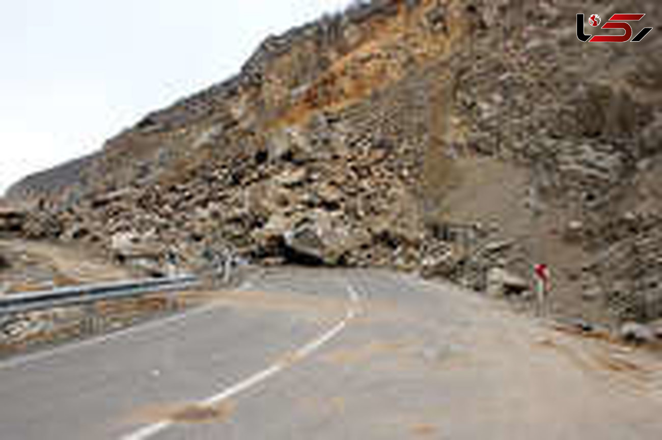 ریزش کوه آزادراه پل زال- خرم‎آباد را مسدود کرد