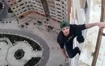 حرکات دلهره آور پارکورکار بر روی بام بلند / ببینید