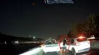 فیلم لحظه سرقت  موبایل  زن جوان در ترافیک اتوبان چمران تهران  با تهدید چاقو/ لحظه‌ به‌ لحظه دزدی در دوربین خودرو ثبت شد