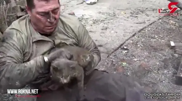 حرکت انسانی امدادگر جوان در آتش سوزی+فیلم