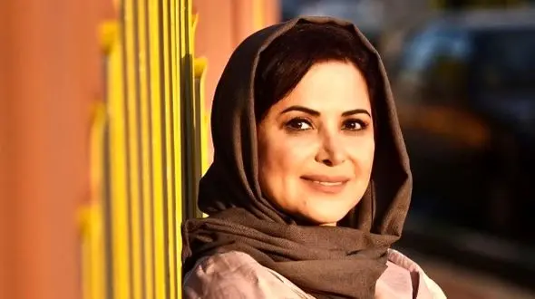 تقلید صدای هنرمندانه گوهر خیراندیش توسط کمند امیرسلیمانی! خانم چه استعدادی داره