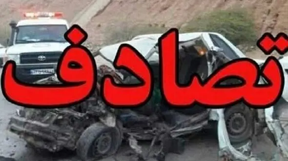 نجات معجزه آسا راننده از تصادف هولناک / ماشین دو نیم شد + فیلم