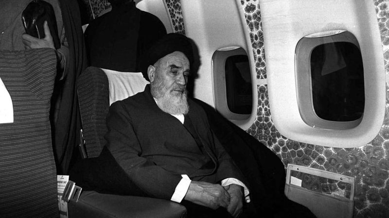 ۱۲ بهمن چهل و چهارمین سالروز ورود تاریخی امام به میهن
