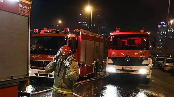 مهار آتش سوزی تابلو برق در خیابان بحرالعلوم رشت