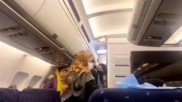 2 ساعت حبس شدن مسافران پرواز تهران به استانبول در هواپیما / علت هیچ کس نمی داند + فیلم 