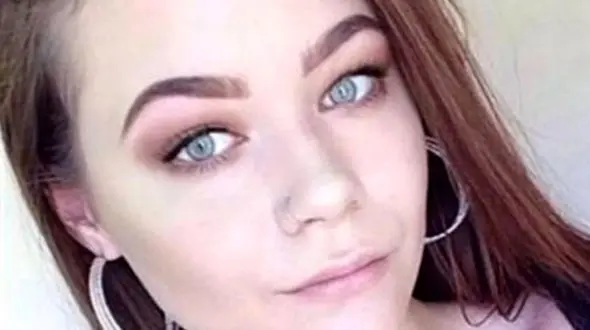 این دختر چشم رنگی ناگهان قورباغه شد ! + عکس و هشدار جدی به خانم ها