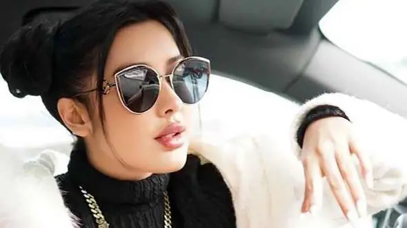   نیلی افشار  و اقای فوتبالیست 