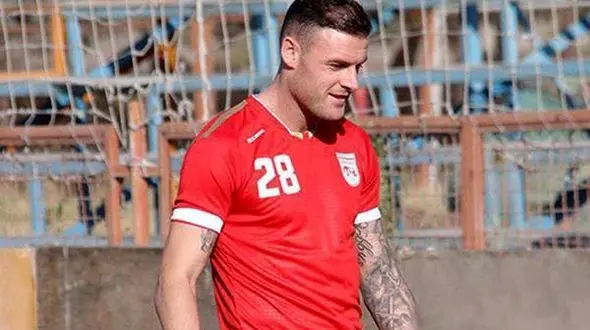 ارتباط پنهانی مهاجم معروف لیگ برتر ایران با یک زن غریبه برای او دردسرساز شد +عکس