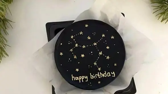 کیک تولد مدل صورت فلکی: ترکیب شگفت‌ انگیز زیبایی و طعم