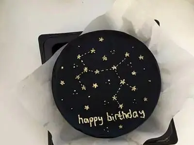 کیک تولد مدل صورت فلکی: ترکیب شگفت‌ انگیز زیبایی و طعم