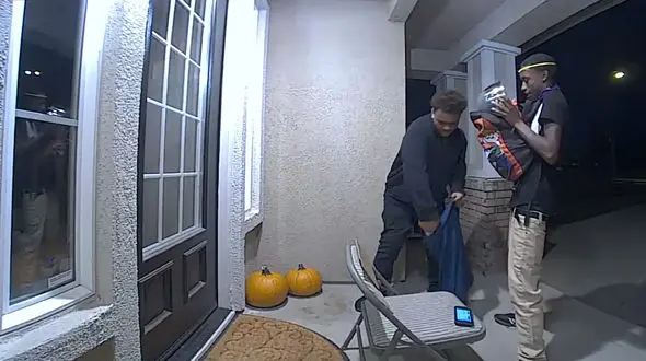 ببینید شکلات ها را چطوری سرقت می کنند؟! + فیلم