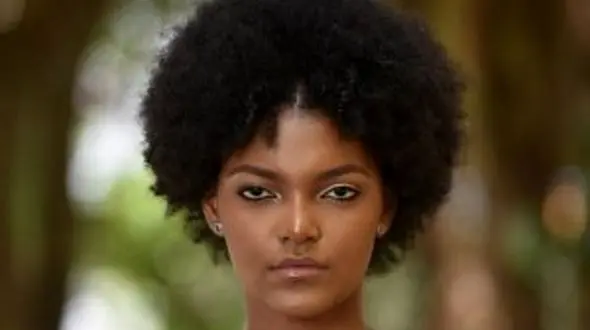 لحظه آتش گرفتن مو های برنده تاج ملکه زیبایی+ عکس
