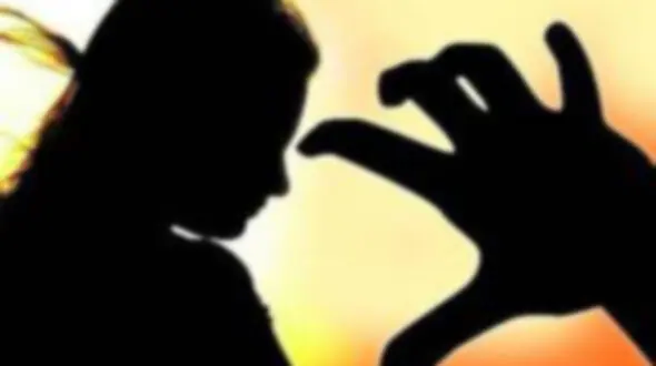  رییس شرکت مرا درخلوتگاهش باردار کرد / روشنک با وعده ازدواج تن به خواسته کامران داده بود