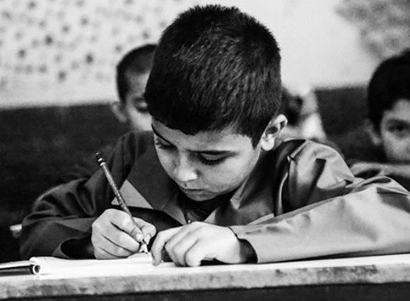 بحران سواد پایه در ایران/ دانش‌آموزان حتی در املای ساده هم می‌لغزند