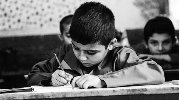 بحران سواد پایه در ایران/ دانش‌آموزان حتی در املای ساده هم می‌لغزند