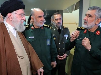 فیلم / سفر در زمان / سردار حاجی‌زاده: این موشک را من ساختم و زمان آزمایش  زن و بچه و پدر و مادرم رو هم میارم تا..