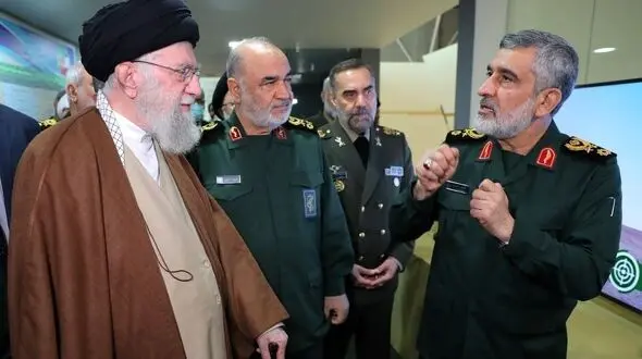فیلم / سفر در زمان / سردار حاجی‌زاده: این موشک را من ساختم و زمان آزمایش  زن و بچه و پدر و مادرم رو هم میارم تا..
